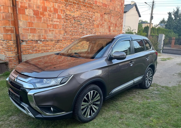 Mitsubishi Outlander cena 75900 przebieg: 68000, rok produkcji 2019 z Brzeziny małe 211